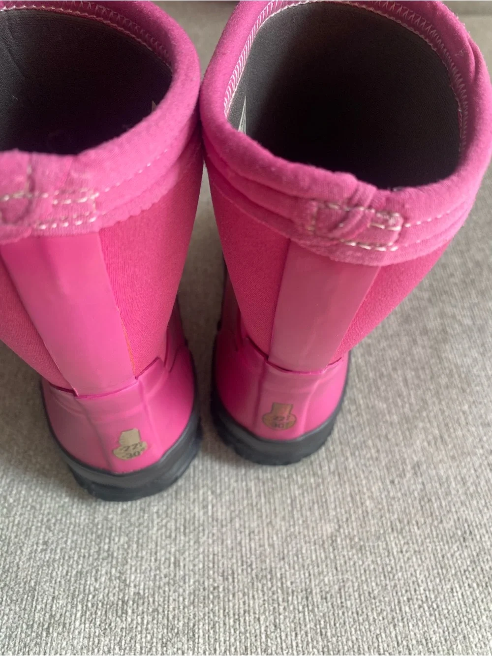 Bogs Kids Hot Pink and Black Waterproof Pull-On Boots